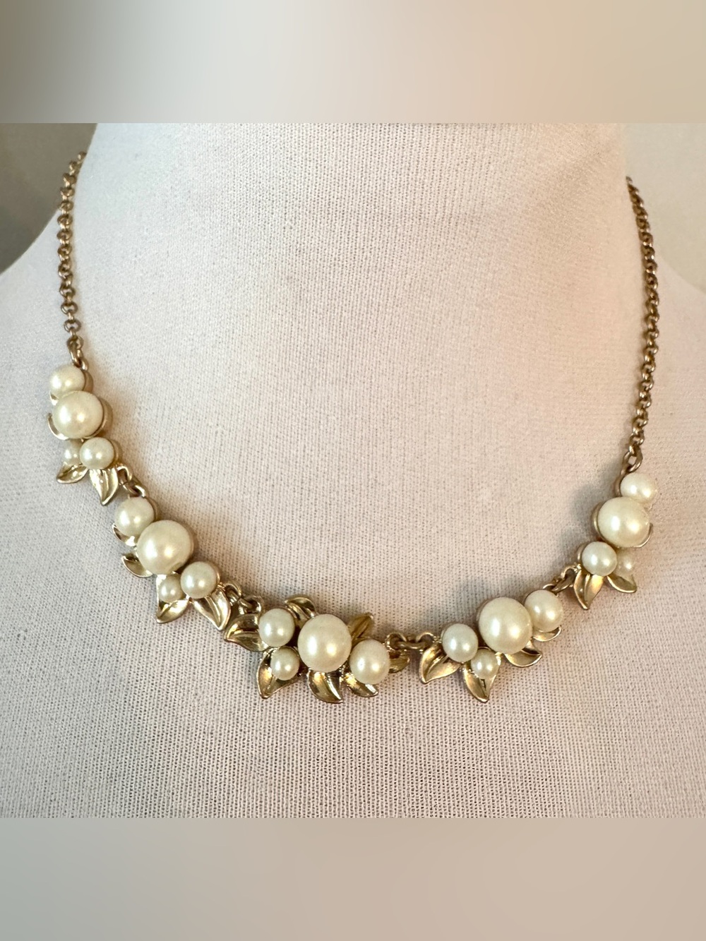 Gold-Tone Pearl Cluster Necklace Brooks Brothers 18” Romantic Chic